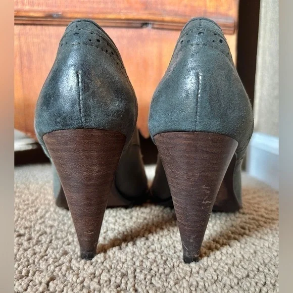 Bernardo suede lace up suede shoes - Picture 4 of 10